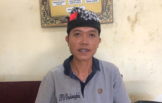 Bendesa Adat Padangbai I Komang Nuriada. (Dok. Bali Express)