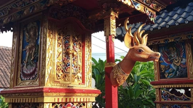 KEPALA MENJANGAN: Palinggih Menjangan Saluang di merajan/sanggah yang berisi patung kepala menjangan. (I Putu Mardika/Bali Express)