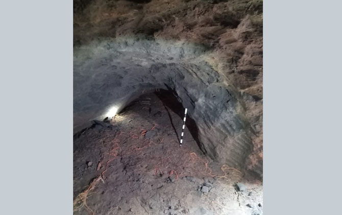 TEMPAT SEMEDI: Mulut goa yang ditemukan di pekarangan rumah I Ketut Nada, warga Banjar Dalem, Desa Pejaten, Kecamatan Kediri. (istimewa)