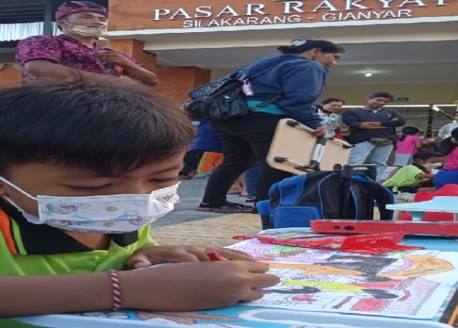 INOVASI : Puluhan siswa TK/PAUD mengikuti lomba mewarnai di Pasar Silakarang. (ISTIMEWA)