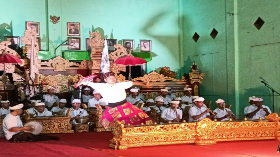 LATIHAN: Sekaa Gong Wijaya Kusuma, Banjar Geladag, Desa Adat Pedungan latihan persiapan tampil di PKB tahun ini. ist
