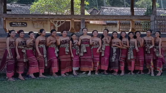 DAHA: Kain Gringsing digunakan oleh deha (wanita) Desa Adat Tenganan Pegringsingan pada suatu momen tertentu. ist