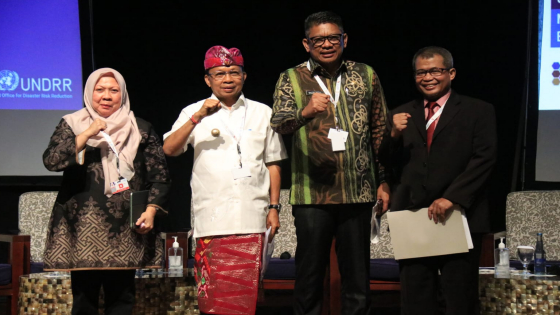 PENGHARGAAN :  Gubernur Bali Wayan Koster menerima penghargaan berupa Certificate of Comitment to Disaster Risk Reduction and Resilience saat acara Global Platform for Disaster Risk and Reduction (GPDRR) 2022 di Bali International Convention Center, Nusa