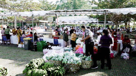 PASAR MURAH: Pelaksanaan pasar murah di Lapangan Parkir Puspem Badung, Senin (30/5). Ist