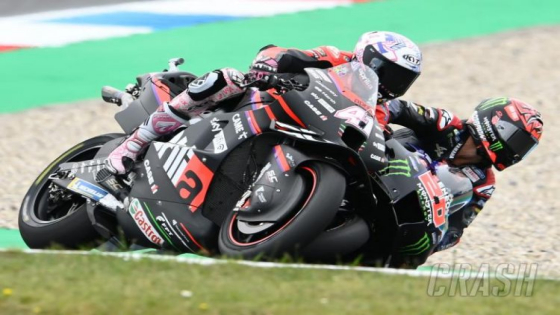 KENA SANKSI: Pebalap Yamaha Fabio Quartararo (kanan) kena sanksi akibat insiden di tikungan 5 sirkuit Asen pada MotoGP Belanda, Minggu (26/6). (JPG)