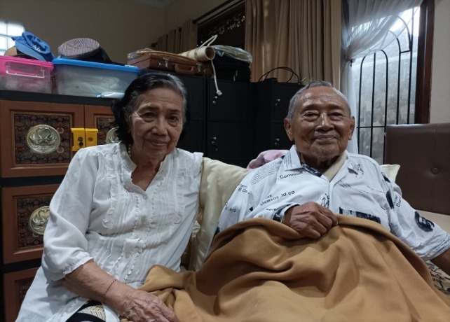 SANG ANAK : Anak dari Tjokorda Rai Pudak, Tjokorda Gede Dalem Pudakk bersama istrinya, Sherry Pudak. (DEWA RASTANA/BALI EXPRESS)