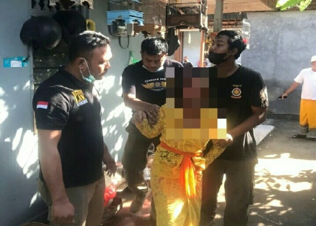 BERTAMBAH : Proses pengamanan ODGJ di Gianyar. (ISTIMEWA)