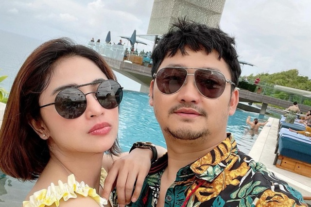 DIGUGAT CERAI: Dewi Persik mengaku telah pisah rumah selama sebulan dengan Angga Wijaya.