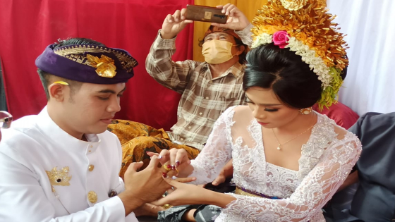 PERKAWINAN: Upacara perkawinan sebagai bagian dari konsep stiti dalam Lontar Anggastya Prana. I Putu Mardika/Bali Express