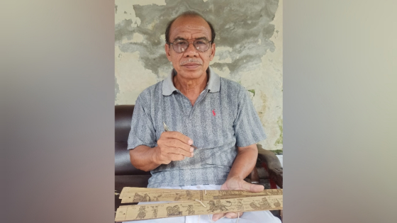 Penekun Lontar Gusti Bagus Mangku Dalang Sudiasta. I Putu Mardika/Bali Express