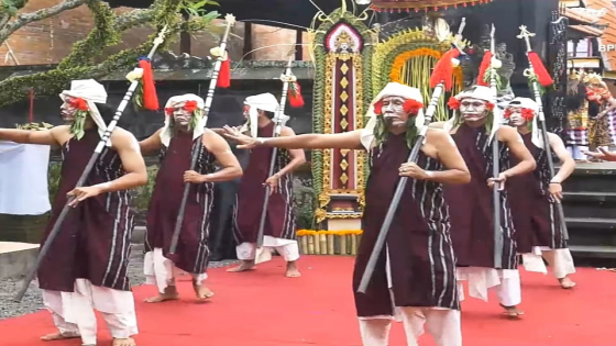 Tari Baris Jangkang di Desa Budaga  Ist