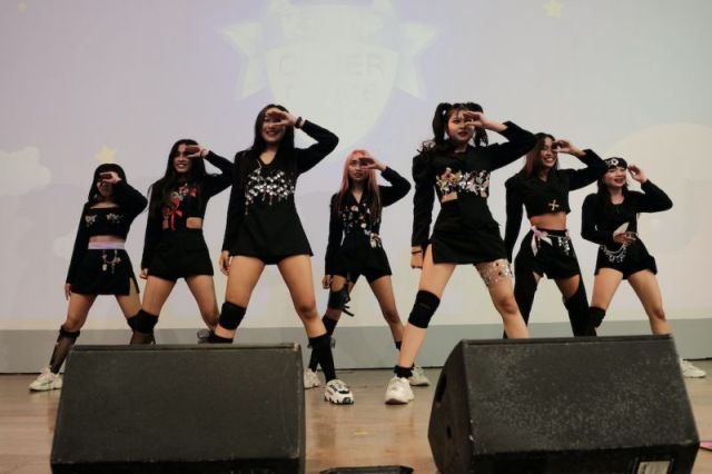 JUARA: MAVROZ juarai K-Pop Cover Dance Festival (KCDF) 2022 in Indonesia. (antara)