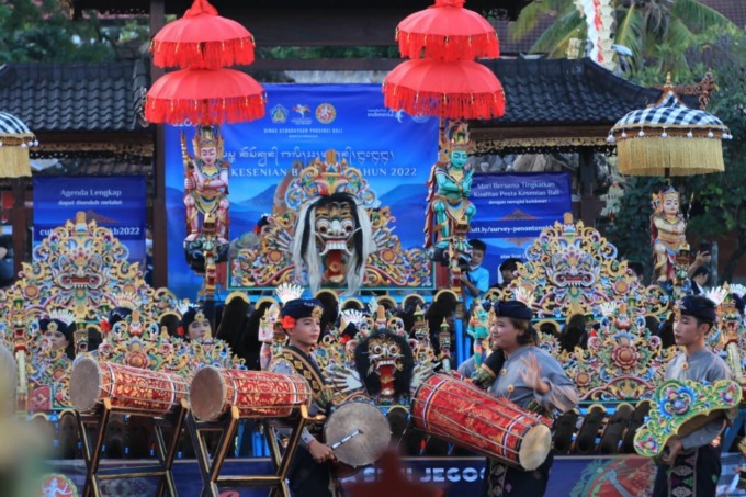 Penampilan jegog di di Kalangan Madya Mandala Gedung Ksiarnawa Denpasar, Senin (27/6). (IST)