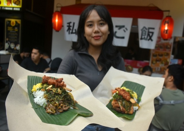 UNIK : Kuliner nasi bungkus ala Jepang yang unik dan murah meriah. (AGUNG BAYU/BALI EXPRESS)