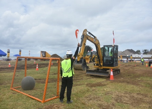 KOMPETISI : Pelaksanaan Global Operator Challenge Babak Nasional yang digelar PT Trakindo Utama. (AGUNG BAYU/BALI EXPRESS)