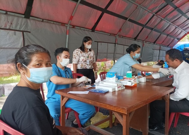 GRATIS : Layanan cek kesehatan gratis Jasa Raharja di UPTD Samsat Gianyar, Senin (22/8). (DEWA RASTANA/BALI EXPRESS)