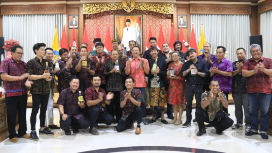 ARAK : Gubernur Wayan Koster semangati asosiasi dan  stakeholder Arak Bali. Humas Pemprov Bali For Bali Express