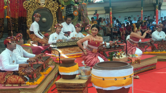 SELONDING : Selonding kreatif Sanggar Seni Tugek Carangsari, duta seni Kabupaten Badung pada ajang Pesta Kesenian Bali (PKB) ke-44, Selasa (21/6). Dok Bali Express