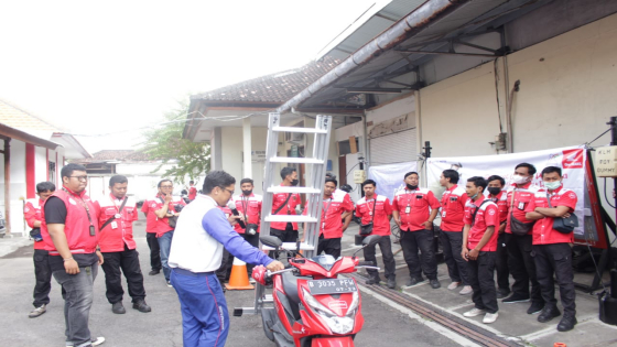 SOSIALISASI : Seminar safety riding dan sosialisasi untuk Teknisi PT Telkom akses Bali, yang dilakukan Safety Riding Instructor Astra Motor Bali  di Gedung Telkom Akses Area Denpasar. Ist