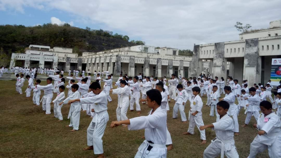 UKT : Ratusan karateka KKI Badung ikuti UKT tahap II di GWK, Minggu (28/8) lalu. Ist