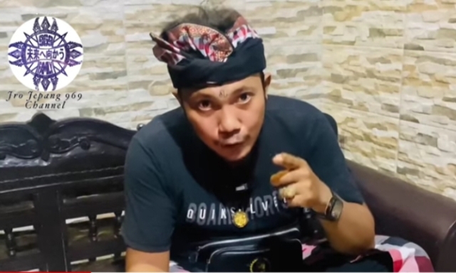 TANTANG: Lewat kanal Yuotube, Jro Jepang tantang Jro Bayu Gendeng.