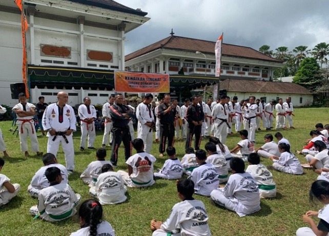 UKT : Pelaksanaan UKT Tahap II Kodrat Bali di Lapangan Universitas Hindu Bangli, Minggu (7/8). (Tarung Derajat Bali/istimewa)