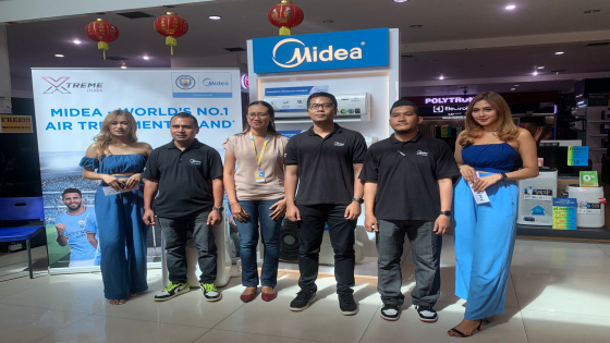 MINI LAUNCHING : Tiga tipe AC terbaru milik Midea yang dipamerkan di Toko UFO Elektronik, Sabtu (3/9). Ni Kadek Rikariyanti/Bali Express
