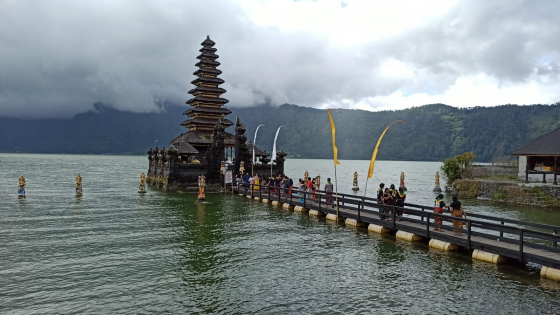 SUMBER AIR : Danau Batur sebagai salah satu sumber air. I Putu Mardika/Bali Express