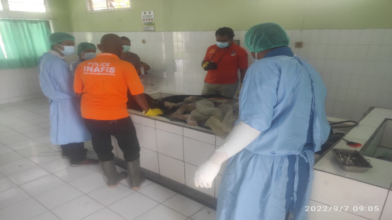 MAYAT: Jenazah Mr X yang ditemukan mengambang di perairan Yehembang, berada di Ruang Jenazah RSU Negara, Rabu (7/9).Dok Bali Express