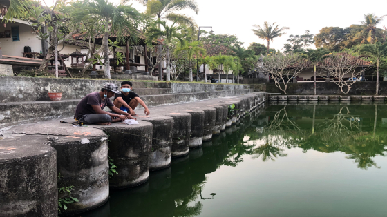 MANCING : Suasana di Kolam Pancing dan Rumah Makan Nirmala milik I Ketut Sumerjaya di Desa Adat Lepang, Desa Takmung, Klungkung.I Wayan Adi Prabawa/Bali Express