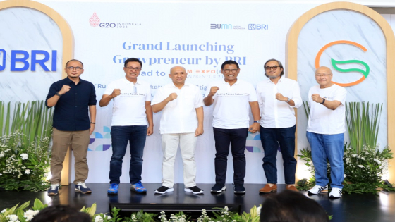 GROWPRENEUR : Program Growpreneur diresmikan Menteri Koperasi dan UKM RI Teten Masduki (tiga kiri) di SMESCO Indonesia, 15 September 2022. Growpreneur ini nantinya menyediakan activation program baik regular, komunitas maupun mini inkubasi.