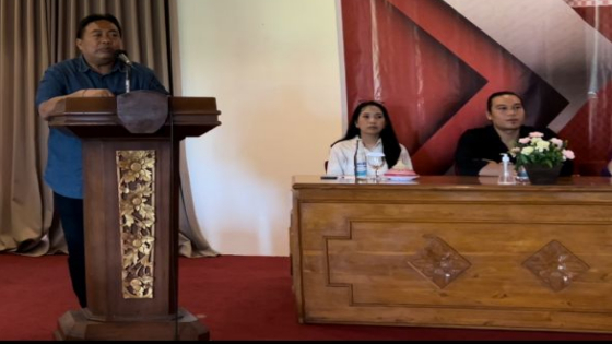SOSIALISASI : Anggota Komisi VI DPR RI, I Nyoman Parta, SH saat mengahdiri acara sosialisasi Holding BUMN sebagai Lokomotif Kebangkitan Ekonomi Masa Depan, di Gianyar, (15/10).  Ist