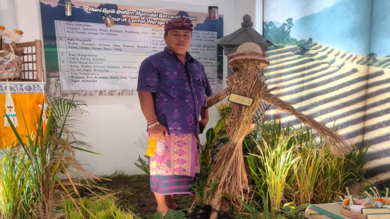 Ahli pembaca lontar Gedong Kirtya Putu Suarsana. Dian Suryantini/Bali Express