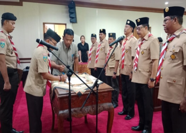 DILANTIK : Pelantikan Majelis Pembimbing Cabang dan Lembaga Pemeriksa Keuangan Gerakan Pramuka Kwartir Cabang Gianyar masa bakti 2019 hingga 2024 di Ruang Sidang Utama Kantor Bupati Gianyar, Kamis (3/11). (Istimewa)