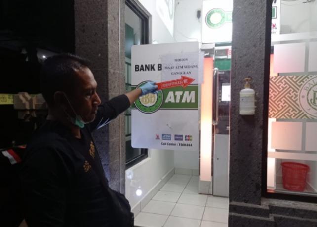 DIBOBOL: ATM Bank BPD Cabang Pembantu Bebandem dibobol maling, Jumat (4/11). (Istimewa)