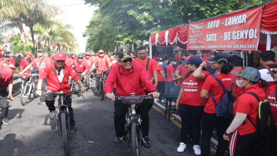 HUT : Bupati Tabanan, I Komang Gede Sanjaya ketika membuka Car Free Day di Kota Tabanan sekaligus secara resmi membuka rangkaian perayaan HUT Kota Tabanan ke 529.