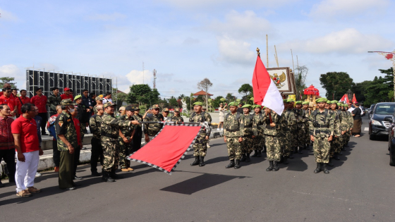 SERAH TERIMA: Acara serah terima pataka dan surat sakti I Gusti Ngurah Rai di Kabupaten Bangli, Selasa (15/11). Ist