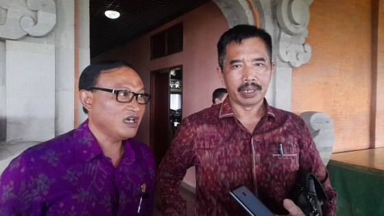 DPRD : Wakil Ketua DPRD Provinsi Bali, Tjokorda Gde Putra Asmara Sukawati, (kiri) bersama Ketua Komisi I DPRD Bali, Nyoman Budi Utama. Putu Agus Adegrantika/Bali Express