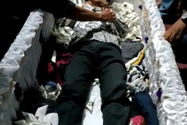 Geger mayat kembali hidup