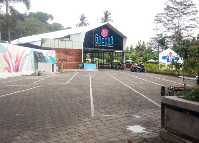 DITUTUP : Warung Makan Mie Gacoan, Gianyar yang ditutup operasionalnya. (ISTIMEWA)