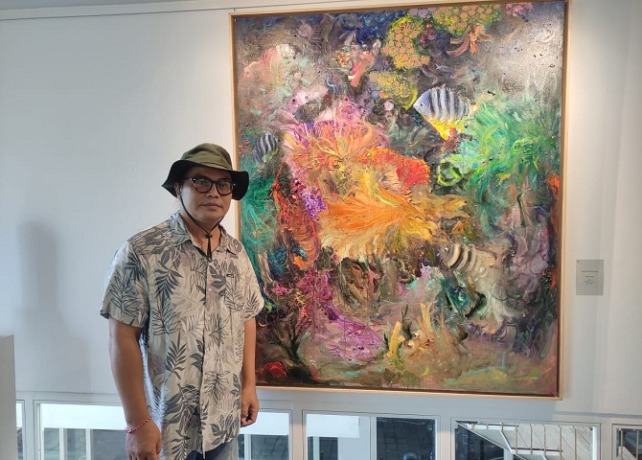 KARYA SENI : Pameran lukisan karya seniman I Nyoman Bratayasa, Kamis (8/12). (DEWA RASTANA/BALI EXPRESS)