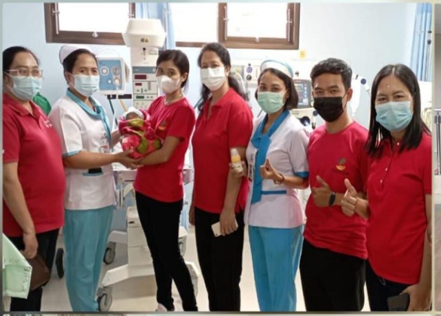 DISERAHKAN :  Bayi perempuan yang ditemukan di Tegenungan diserahkan ke Yayasan Metta Mama & Maggha. (ISTIMEWA)