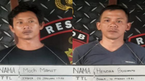 SEKONGKOL : Dua Ojol yang bersekongkol melakukan pencurian sudah ditahan di Mapolsek Densel. Ist