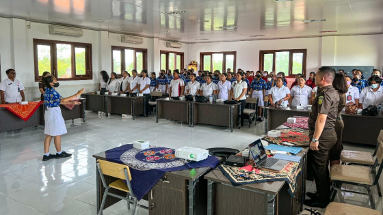 JMS: Suasana kegiatan jaksa masuk sekolah (JMS) di SMPN 5 Abiansemal, Badung. Ist