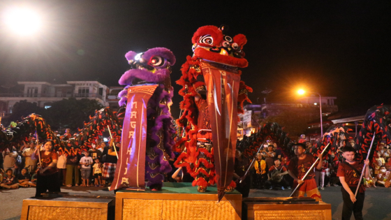 BARONG SAI: Suasana Parade Barong Sai dan Naga yang digelar di depan Monumen Puputan Klungkung pada Minggu (15/1) lalu. Ananda Mustika/Bali Express