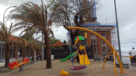 PENUNJANG: Playground yang dibangun sebagai bagian penataan Pantai Kuta.  Ist
