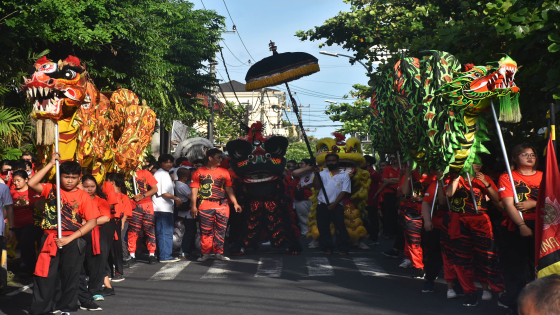 SUKA CITA : Setelah melakukan ritual tolak bala, diharapkan semua bisa merayakan Imlek dengan suka cita.