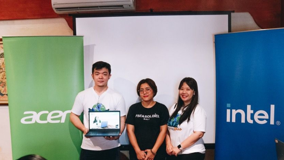 DIPERKENALKAN : Laptop Acer Inspire Vero yang diperkenalkan kepada awak media di Kelurahan Tanjung Benoa, Kuta Selatan, Sabtu (28/1). Ist