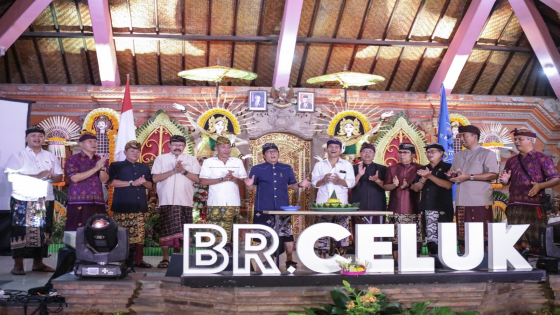 HUT: Bupati Badung Nyoman Giri Prasta menghadiri puncak HUT ke-53 ST. Kartika Krama Duta Yowana, Banjar Celuk, Desa Adat Bualu, Kecamatan Kuta Selatan, Minggu (29/1). Prokompim Setda Badung For Bali Express