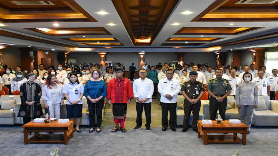 SOSIALISASI : Walikota Denpasar I Gusti Ngurah Jaya Negara saat membuka sosialisasi Implementasi Inovasi Wolbachia di Graha Sewakadarma, Kota Denpasar, Rabu (1/2) terkait upaya menurunkan kasus DBD. Humas Pemkot for Bali Express/Bali Express